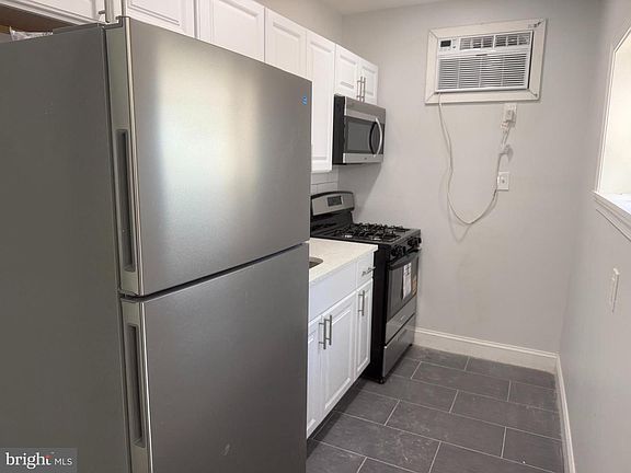 3rd image of 2327 S Bonsall St