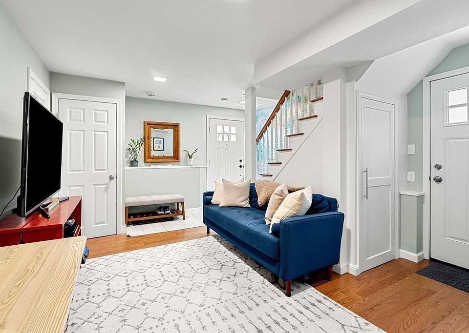 1st image of 6 Colonial Ct