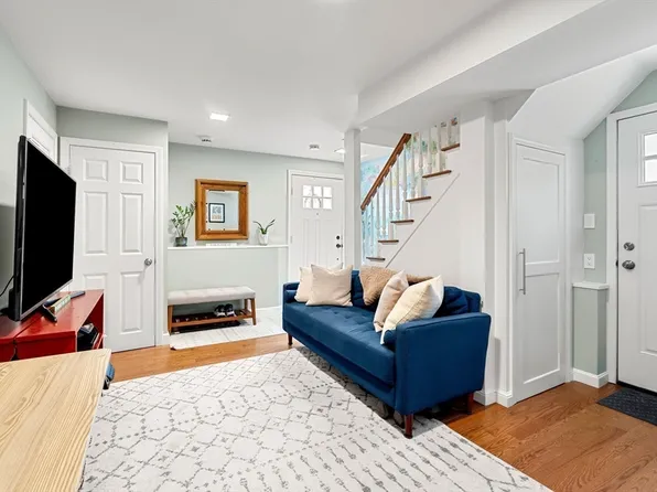 6 Colonial Ct, Marblehead, MA 01945