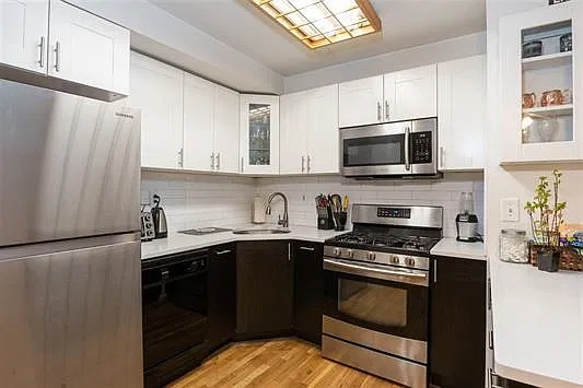 4 bed, 2.0 bath, 1336 sqft, $5,800 — Photo 2
