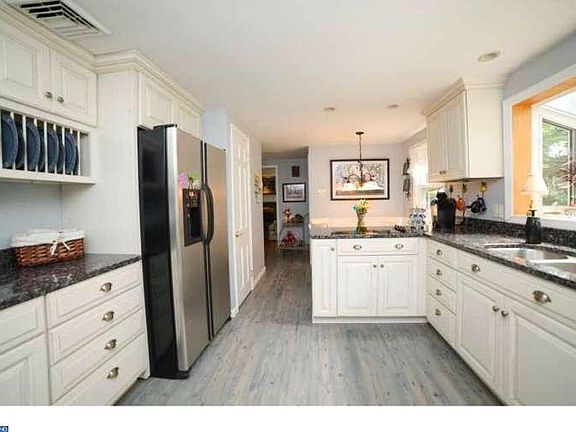 3rd image of 361 Wedgewood Dr