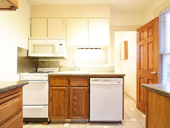 3rd image of 2332 Hoyt Ave #5