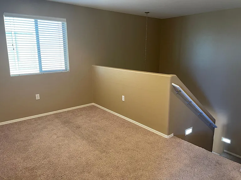 Large upstairs loft area (great kids play area, office, game area, extra TV area)