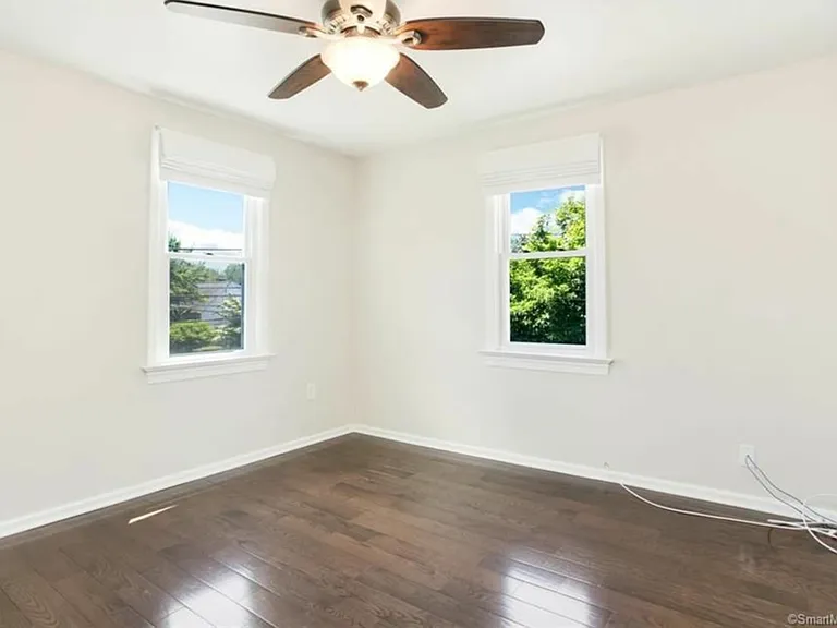 322 Castle Ave — Photo 18