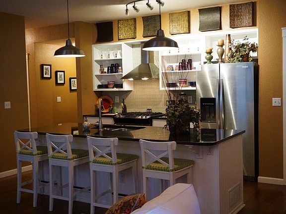 Fully Stocked Kitchen with Stainless Steel Appliances, Gas S