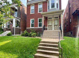 750 Dover Pl, Saint Louis, MO 63111