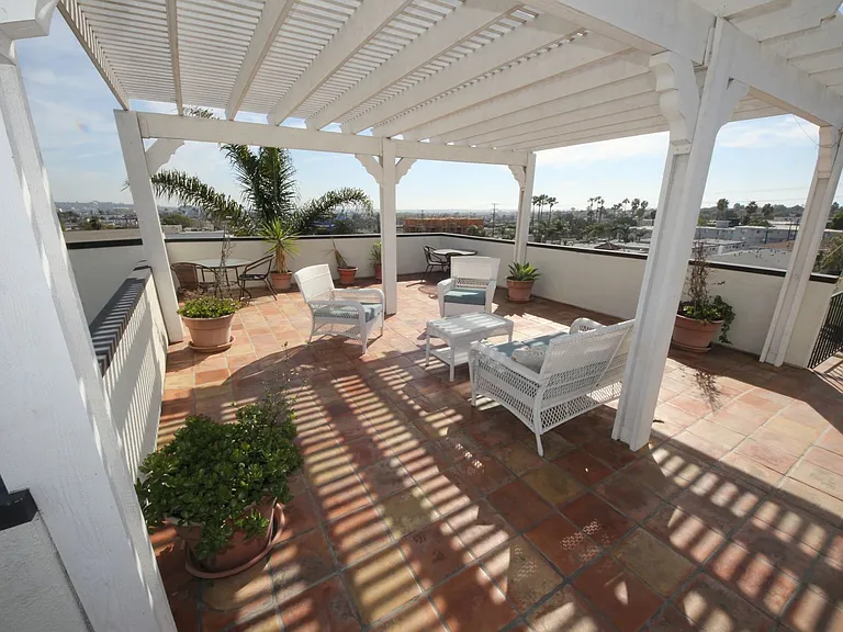 10615 Rose Ave — Photo 25