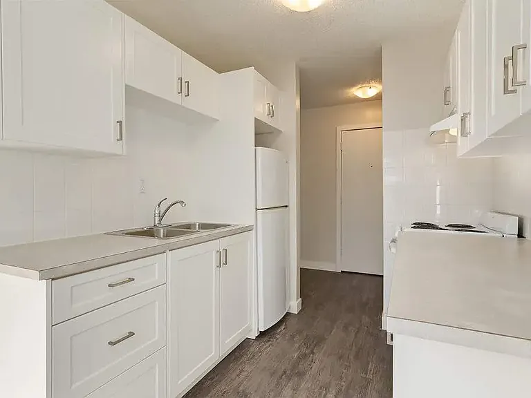 33 Grand Dr — Photo 3