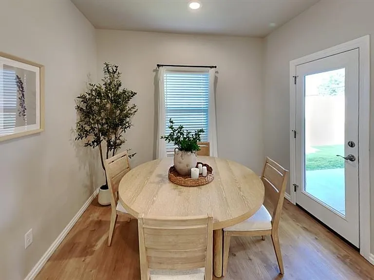 7020 Labelle Dr — Photo 10