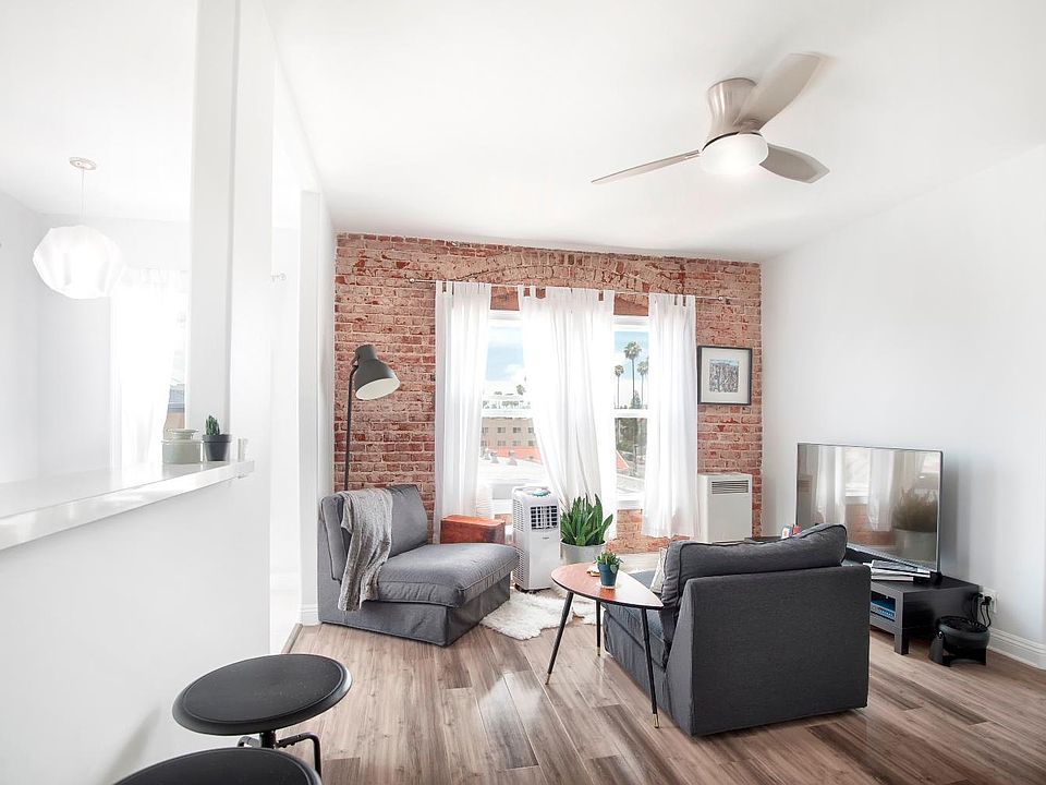 1st image of 250 S Kenmore Ave APT 206