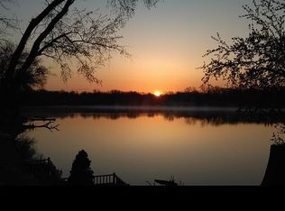 101 Lakeview Dr, Walkerton, IN
