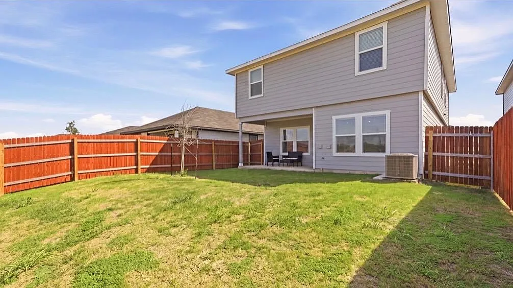 4 bed, 3.5 bath, 2473 sqft, $2,100 — Photo 4