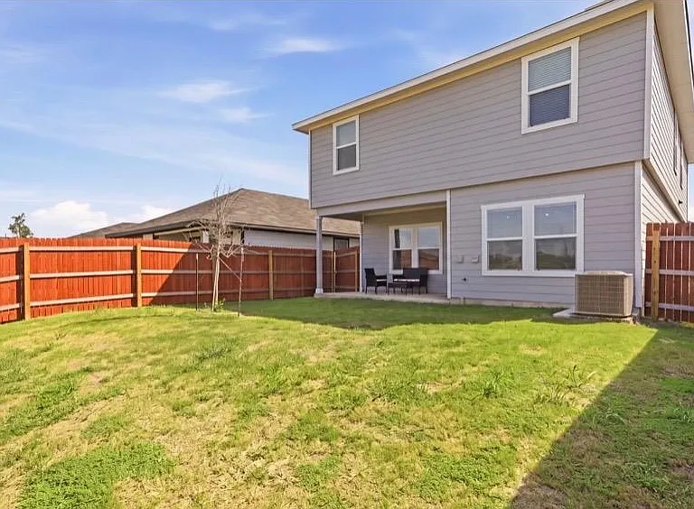 293 Ebbsfleet Dr — Photo 4