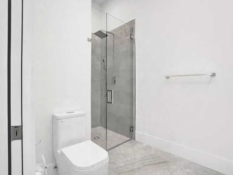 2517 Oceanview Ave E — Photo 10