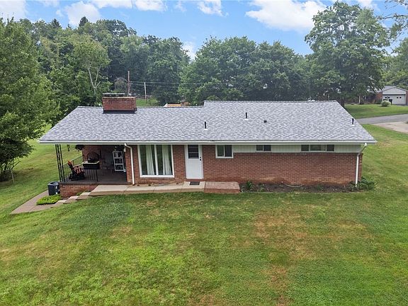 3rd image of 449 Emerald Dr