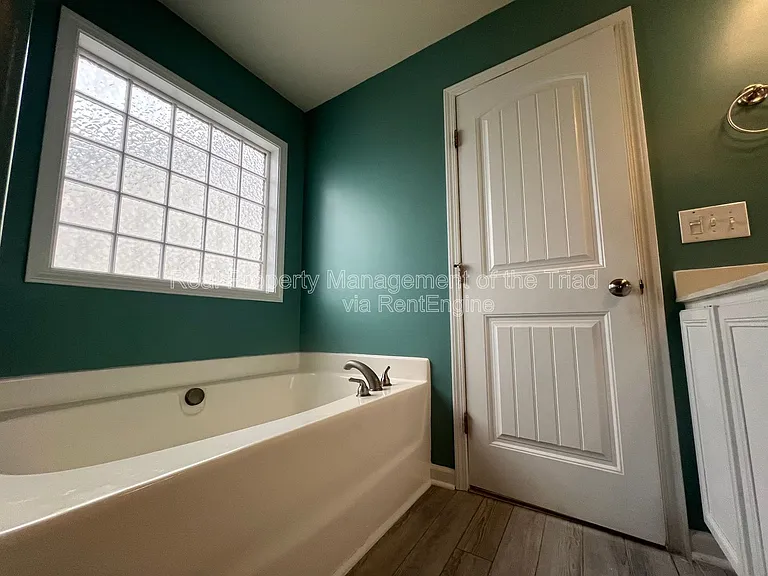1950 Glenkirk Dr — Photo 21