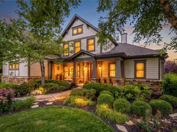7435 Deer Ridge Dr, Shawnee, KS 66227