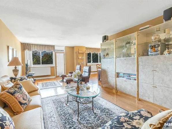 2150 Center Ave APT 6D, Fort Lee, NJ 07024