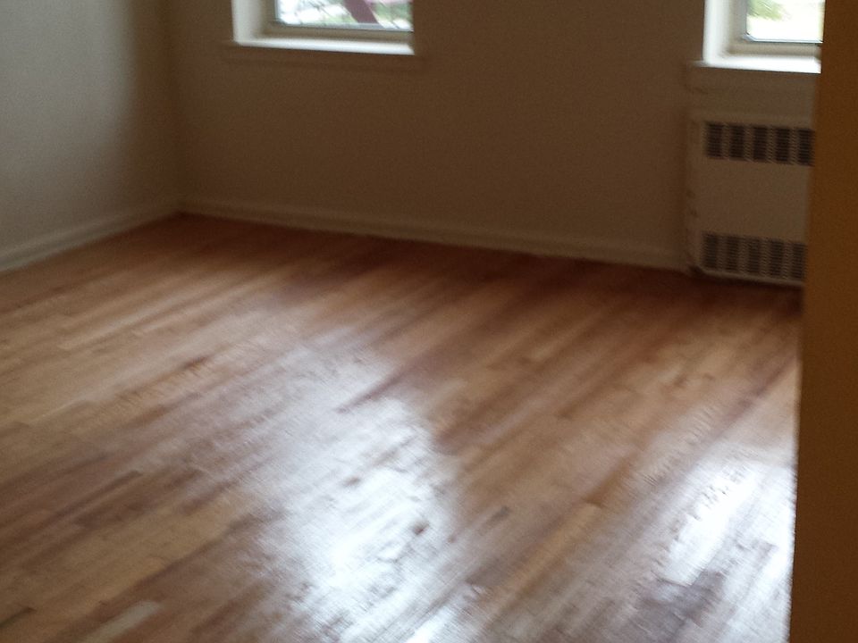 2nd image of 9 Nixon Ct APT 4H
