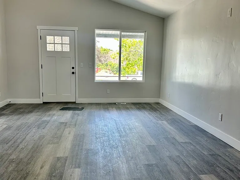 7531 S Birch St — Photo 1