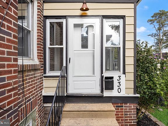 3rd image of 330 W 15th St