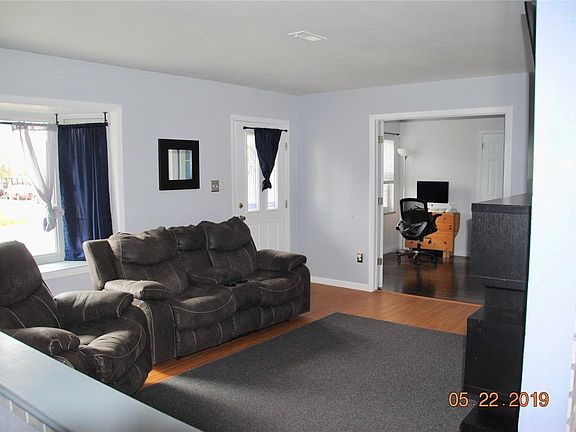 4th image of 200 Balsam Ave