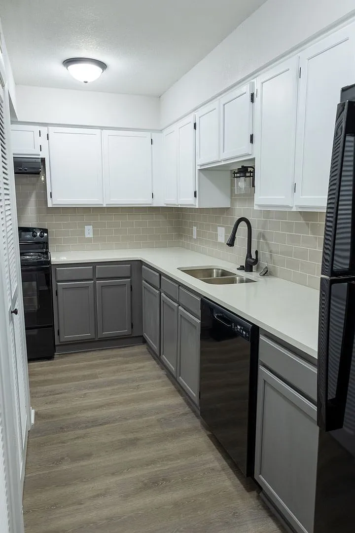 College Hill Flats — Photo 4
