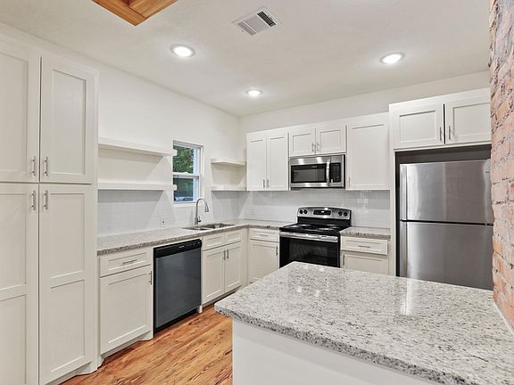 4th image of 2624 Gladstone Dr