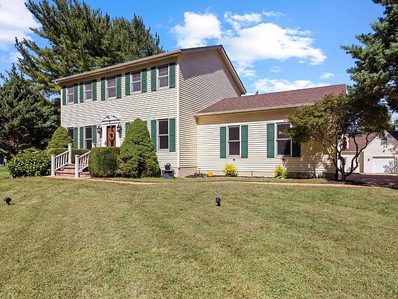 3rd image of 11203 Darrow Rd
