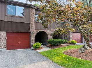 25 Hawthorne Cir, Peabody, MA 01960