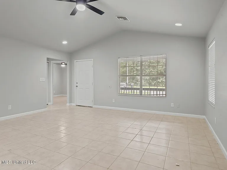 6234 W Lamar St — Photo 6