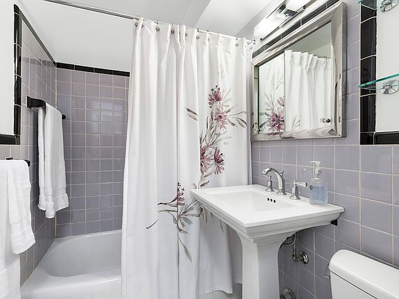 5th image of 233 E 69th St APT 5O