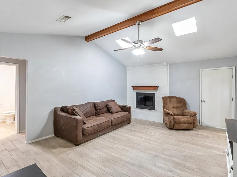 1710 Covey Ln — Photo 3