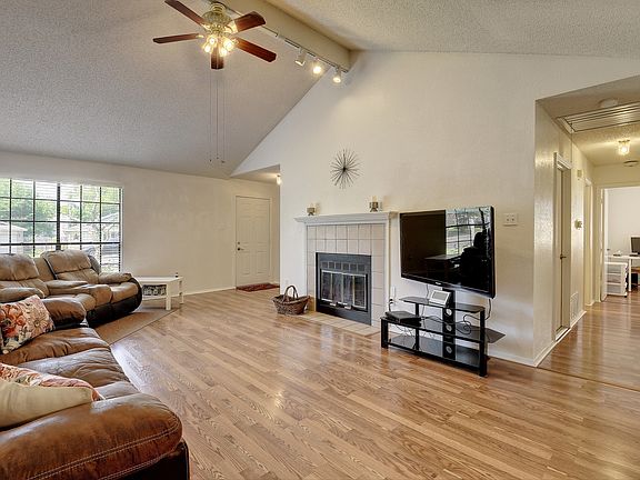 3rd image of 11913 Thompkins Dr