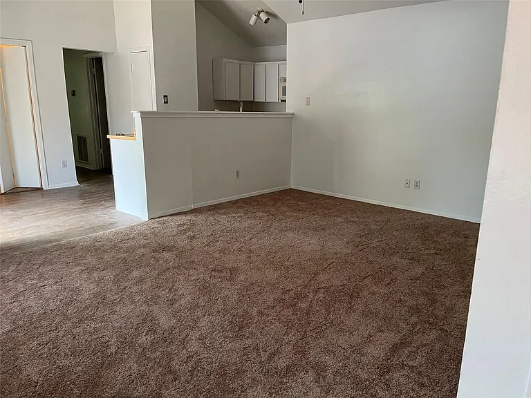 616B Normal Park Dr #B — Photo 2