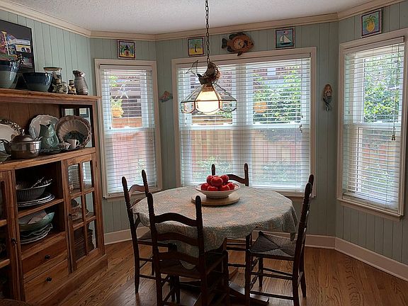 Cozy breakfast nook