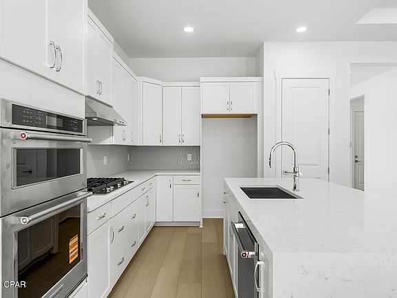 3rd image of 280 Breakwater Blvd