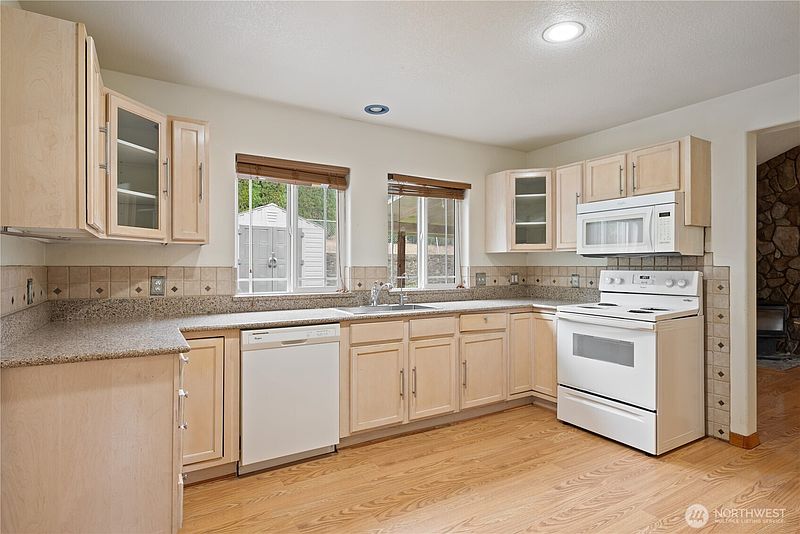 5th image of 217 Nevada Drive