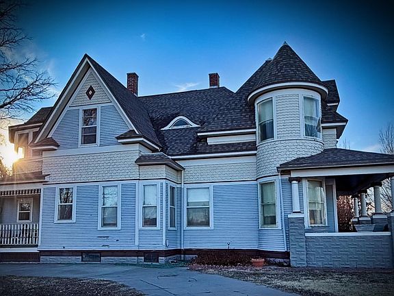 2nd image of 623 Main St