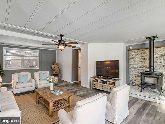 3rd image of 9601 Gabriel Pl