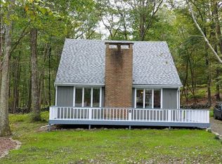 2202 Delaware Ct E, Bushkill, PA 18324