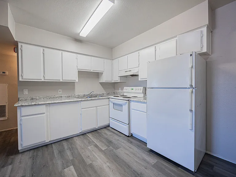 1703 W Mountain View Rd — Photo 18