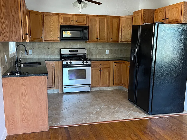 14 Holiday Dr — Photo 7