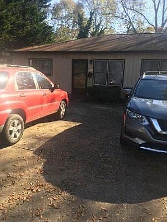2nd image of 941 5th St SE