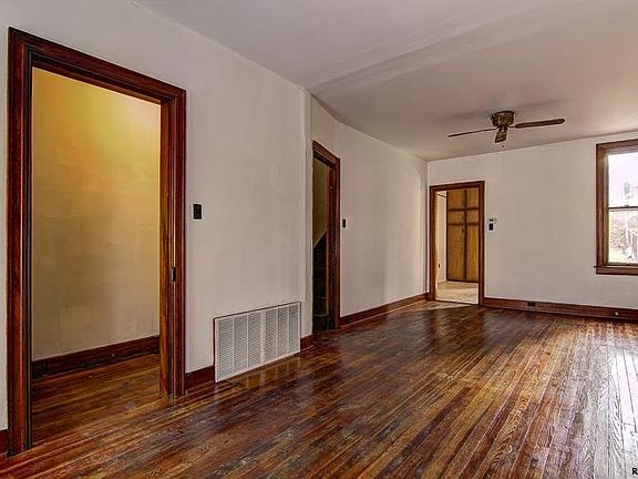 4th image of 1382 W King St