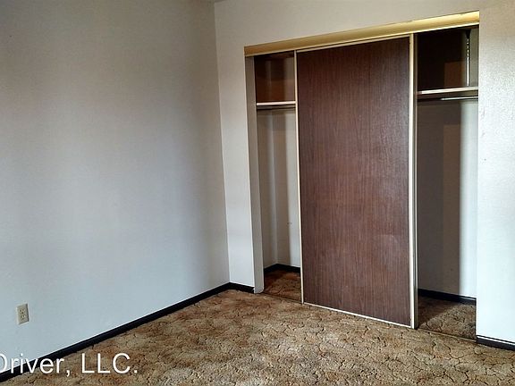3rd image of 430 Prairieview Dr APT L