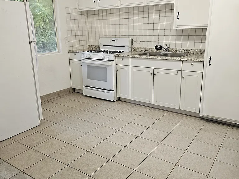 412 Kerr Ave #2 — Photo 5