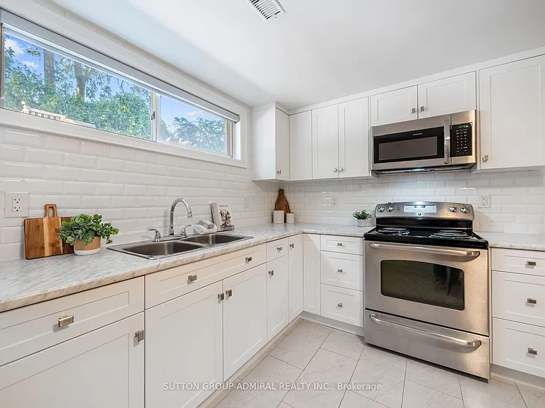 10 Terrydale Dr — Photo 9