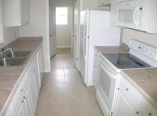 3rd image of 1541 Providence Blvd
