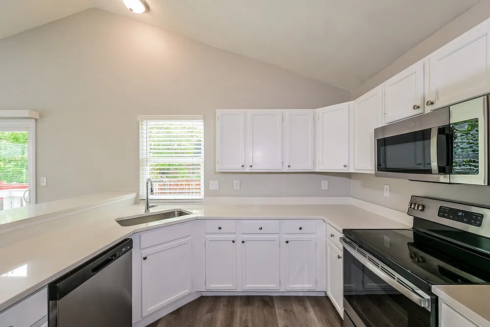 4 bed, 3.0 bath, 2088 sqft, $3,410 — Photo 4